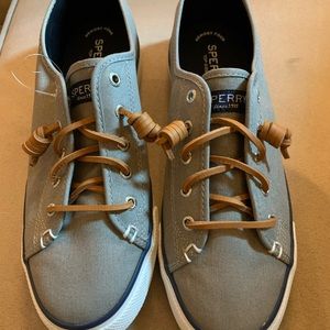 Women’s Sperry size 9